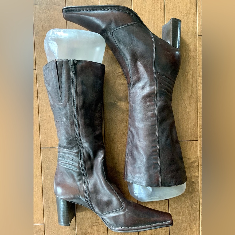Beautiful Vintage “Pegabo” Dark Brown Genuine Leather Boots with Original Label!